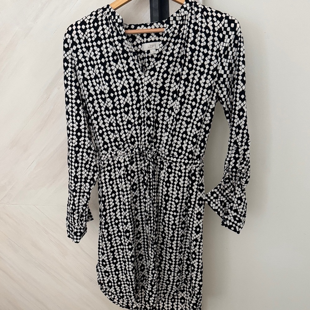 LOFT Black and White Geometric Long Sleeve Dress